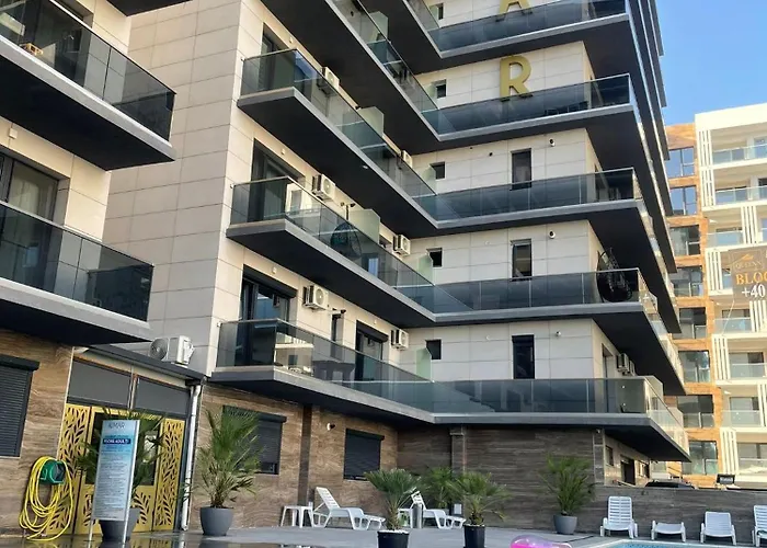 309 B2 Almar Luxury Residence-renting & Free Pool Apartment